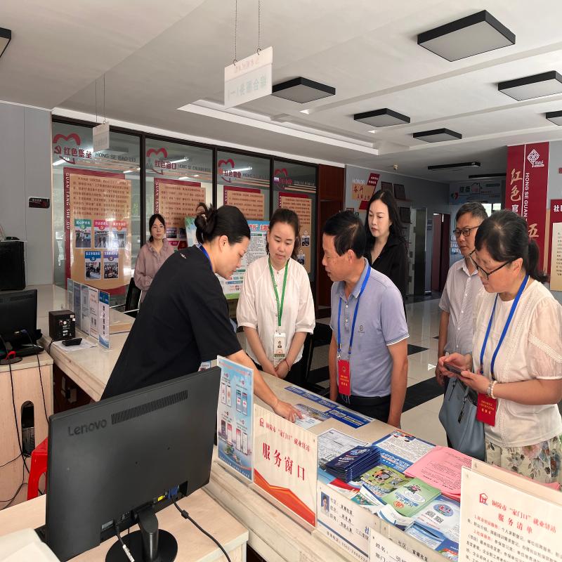 区人大常委会调研我区“三公里”就业圈建设工作情况