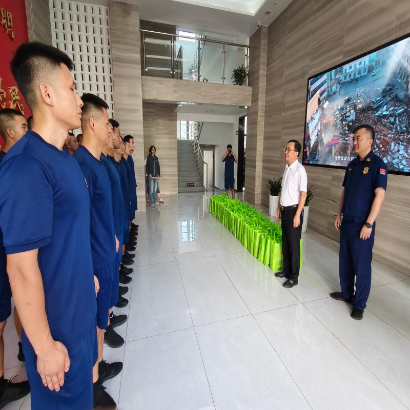 巫永生开展夏季“送清凉”慰问活动